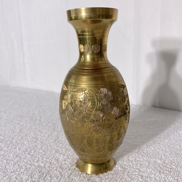 Vintage Elegant Brass Vase W Floral Pattern - Picture 9 of 10